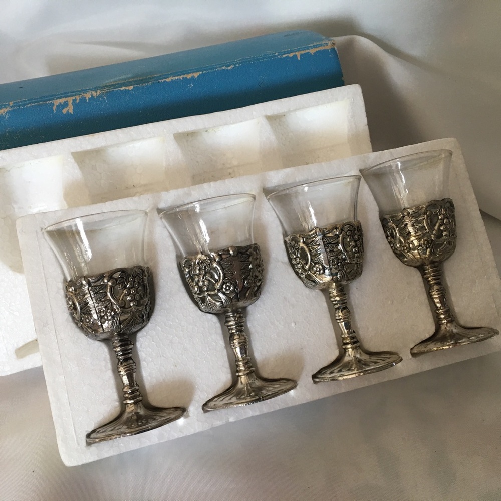 Vintage Fine Giftware Price Import Stemmed Cordial Glasses set of 4 Never Used